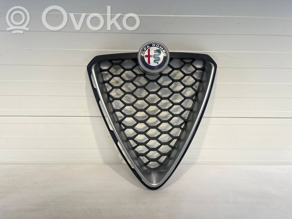 Alfa Romeo Stelvio Etusäleikkö 