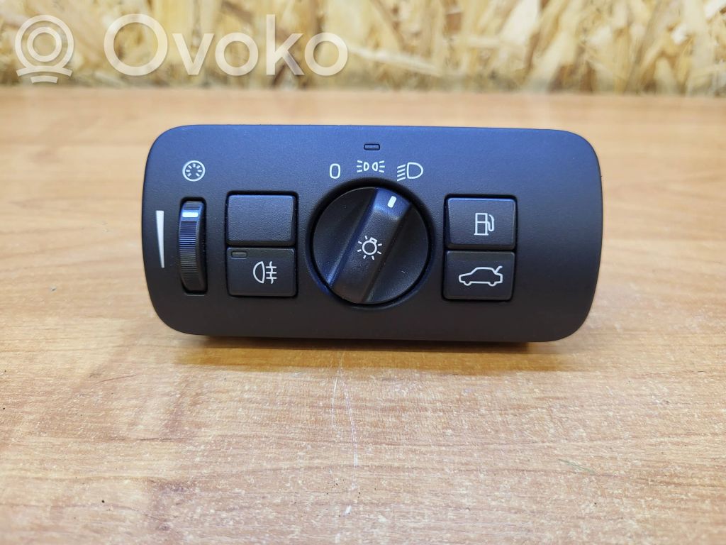 Light switch   30739432,10093571