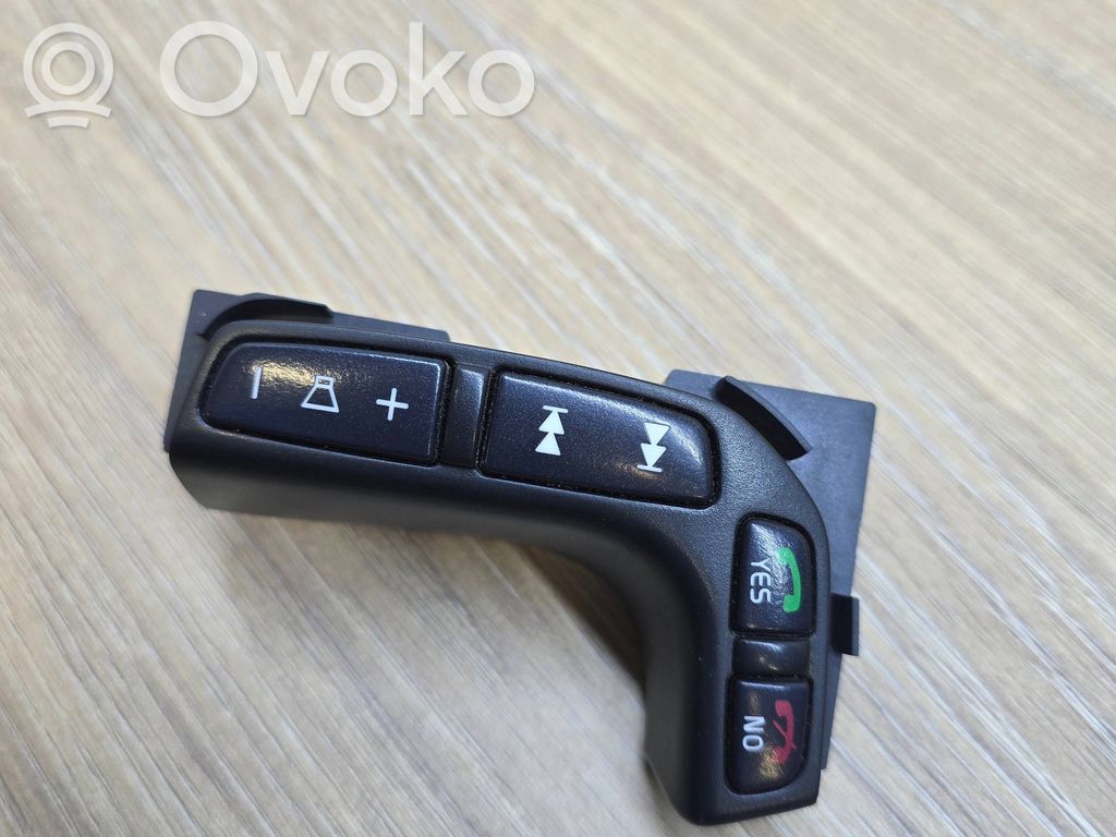 Volvo V70 Przełącznik / Przycisk kierownicy 