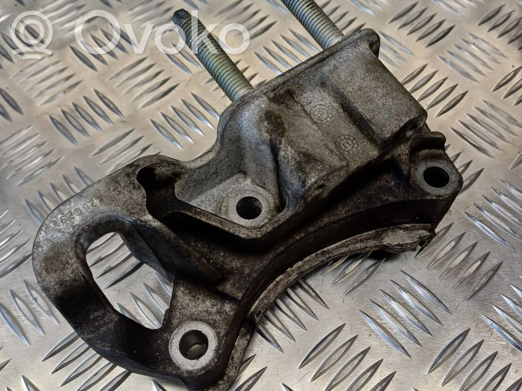Mazda 5 Engine mounting bracket 