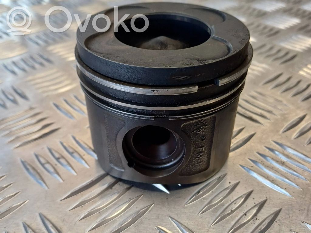 BMW X3 E83 Piston 