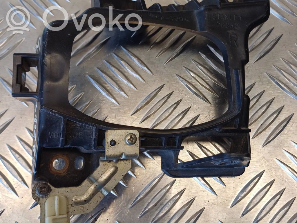 Mazda 3 I Sumuvalojen kiinnike 