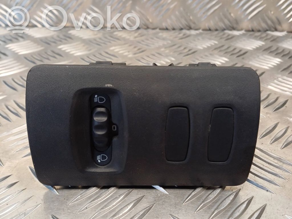 Headlight level height control switch   8200475625,8200475624,8200379685