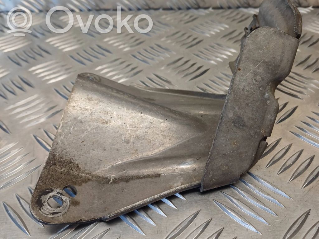 Fender mounting bracket   7152819