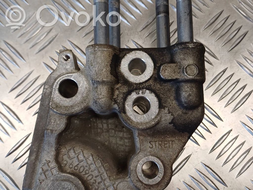 Citroen C-Crosser Engine mounting bracket 
