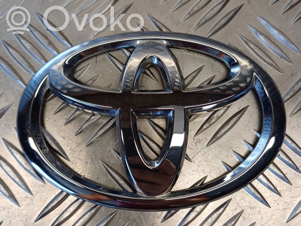 Toyota Corolla Verso AR10 Manufacturer badge logo/emblem 