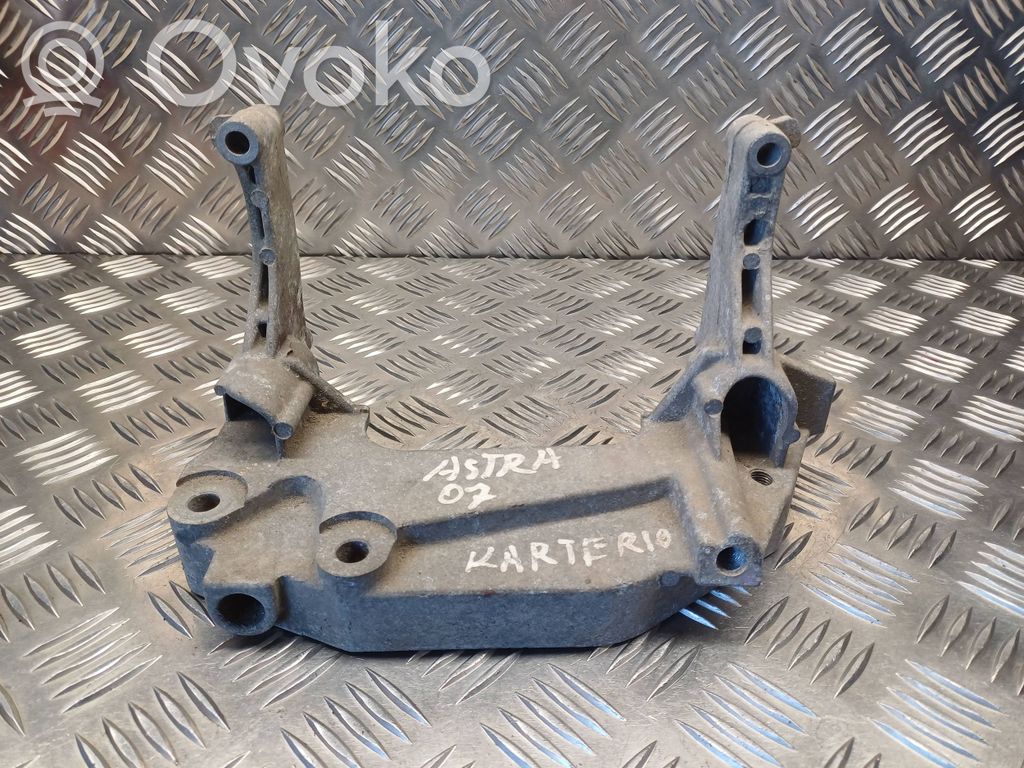 Opel Astra H Gearbox mounting bracket 