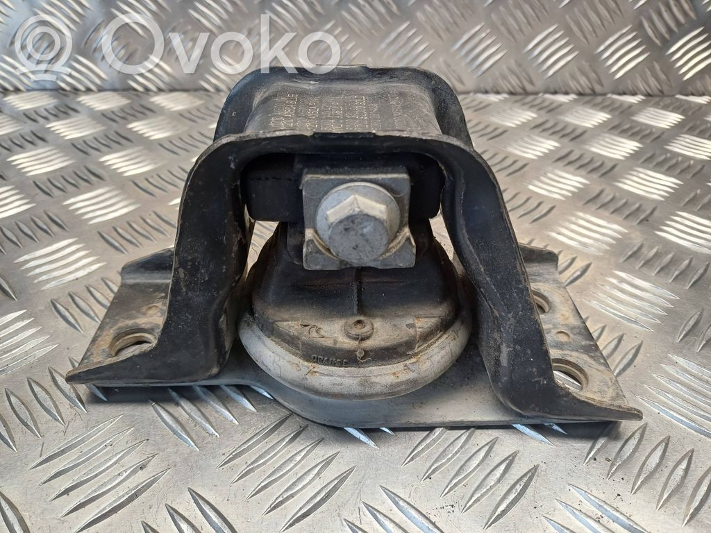 Renault Clio III Engine mount bracket 