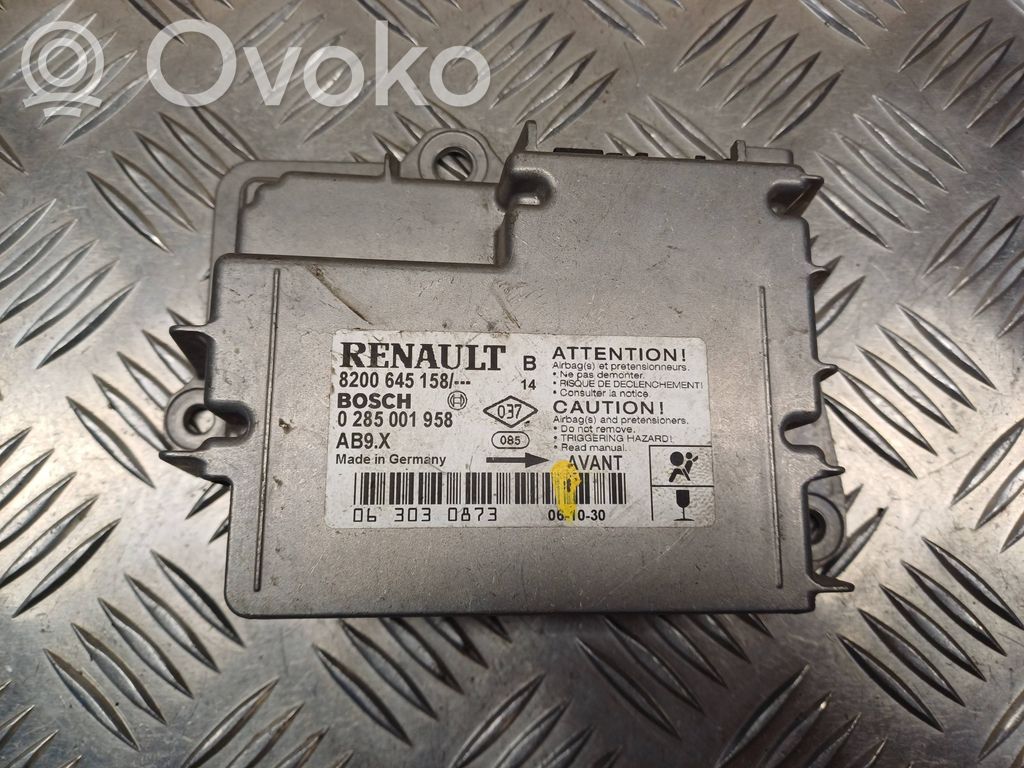 Renault Clio III Airbag control unit/module 