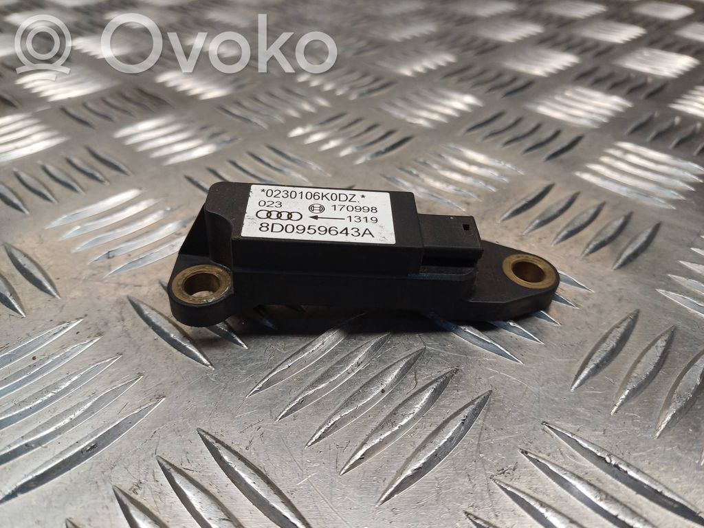 Audi A4 S4 B5 8D Czujnik uderzenia Airbag 