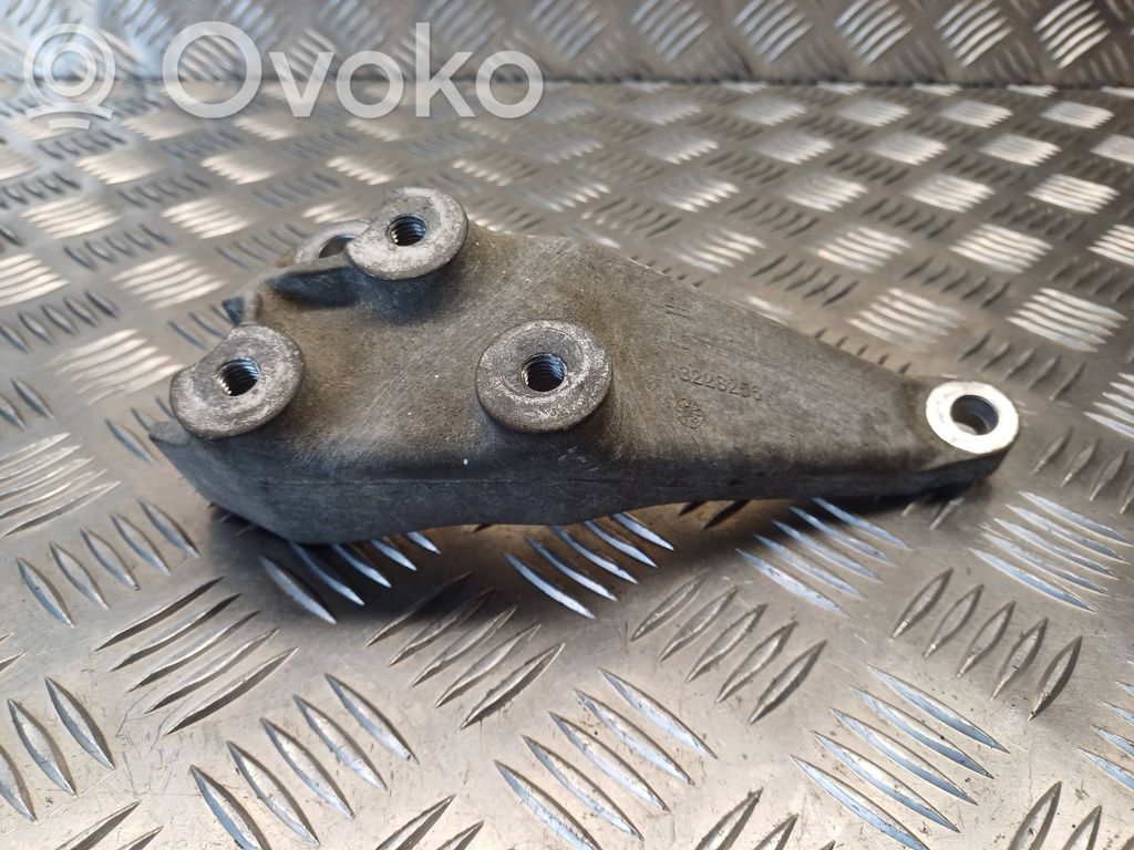 Opel Insignia A Gearbox mounting bracket 