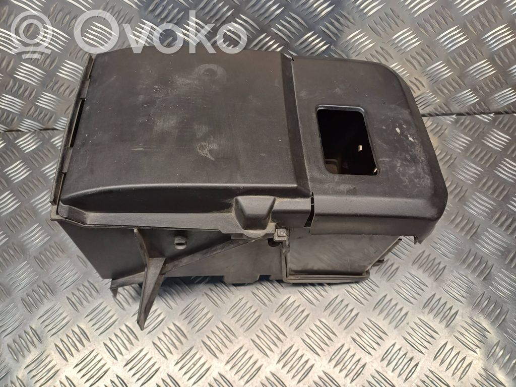 Volvo V50 Akumuliatoriaus dėžė 