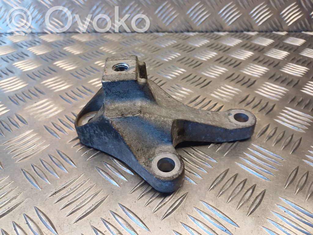 Volvo S40 Gearbox mounting bracket 