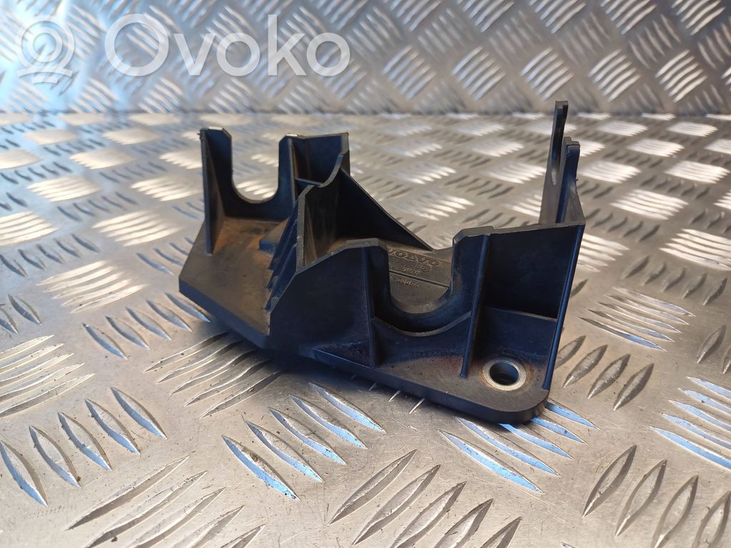 Volvo S40 Gear shift cable bracket 