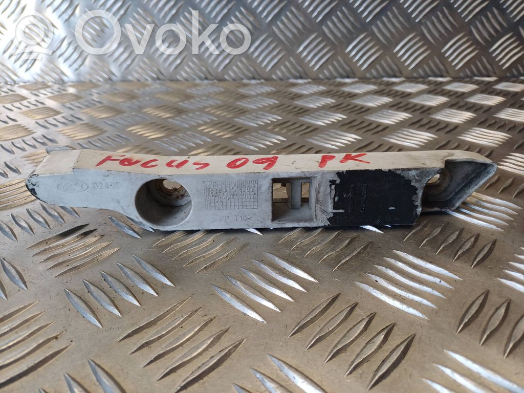 Front bumper mounting bracket   8M5117D959AD