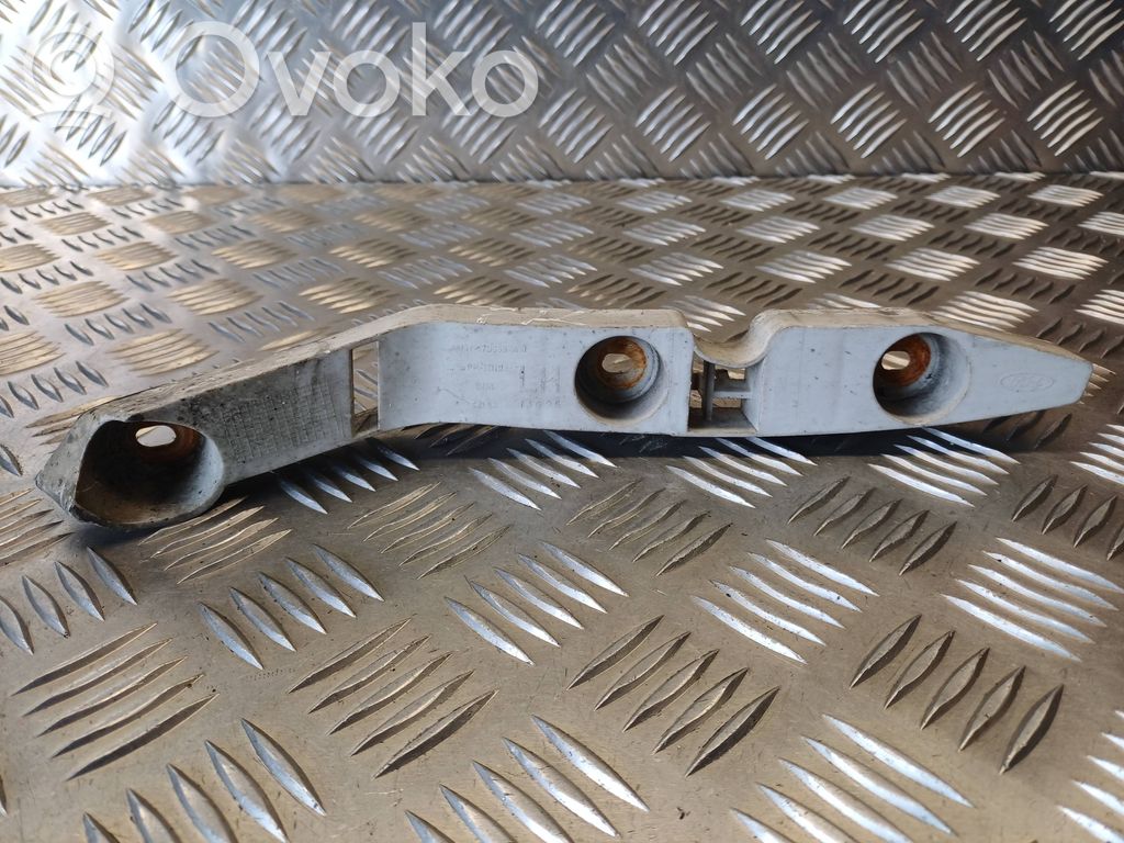 Ford Focus Front bumper mounting bracket 