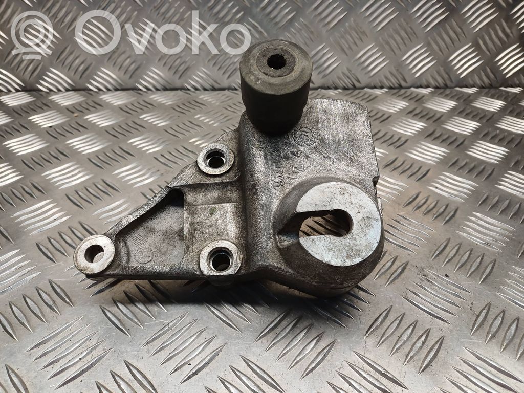 Citroen C5 Engine mounting bracket 