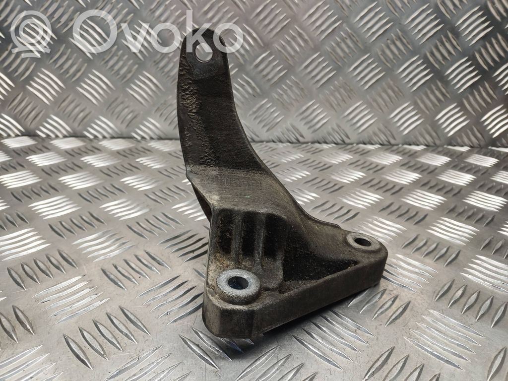 Ford Mondeo Mk III Gearbox mounting bracket 