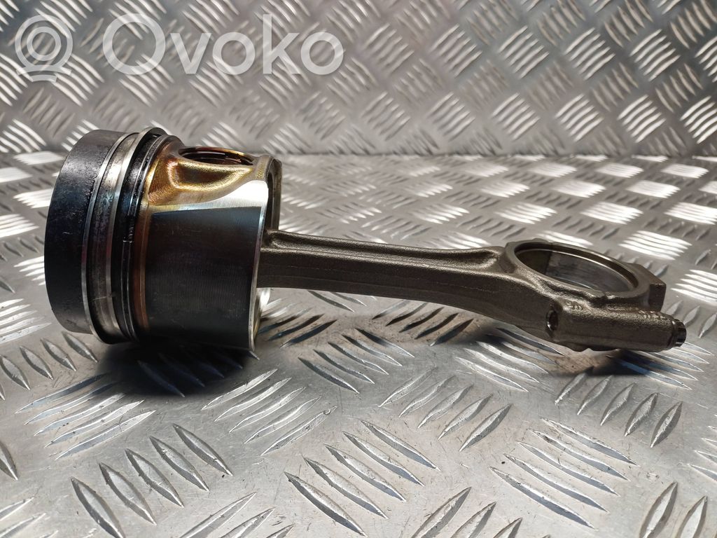 Audi A3 S3 8P Tłok z korbowodem 