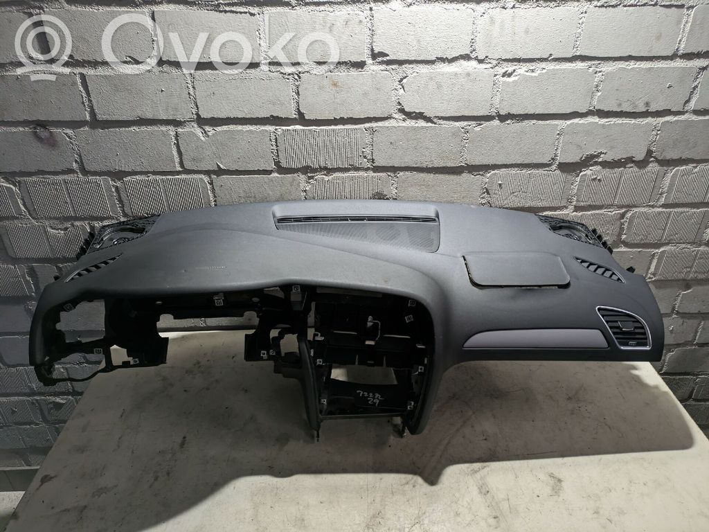 Audi A4 S4 B8 8K Panelis 