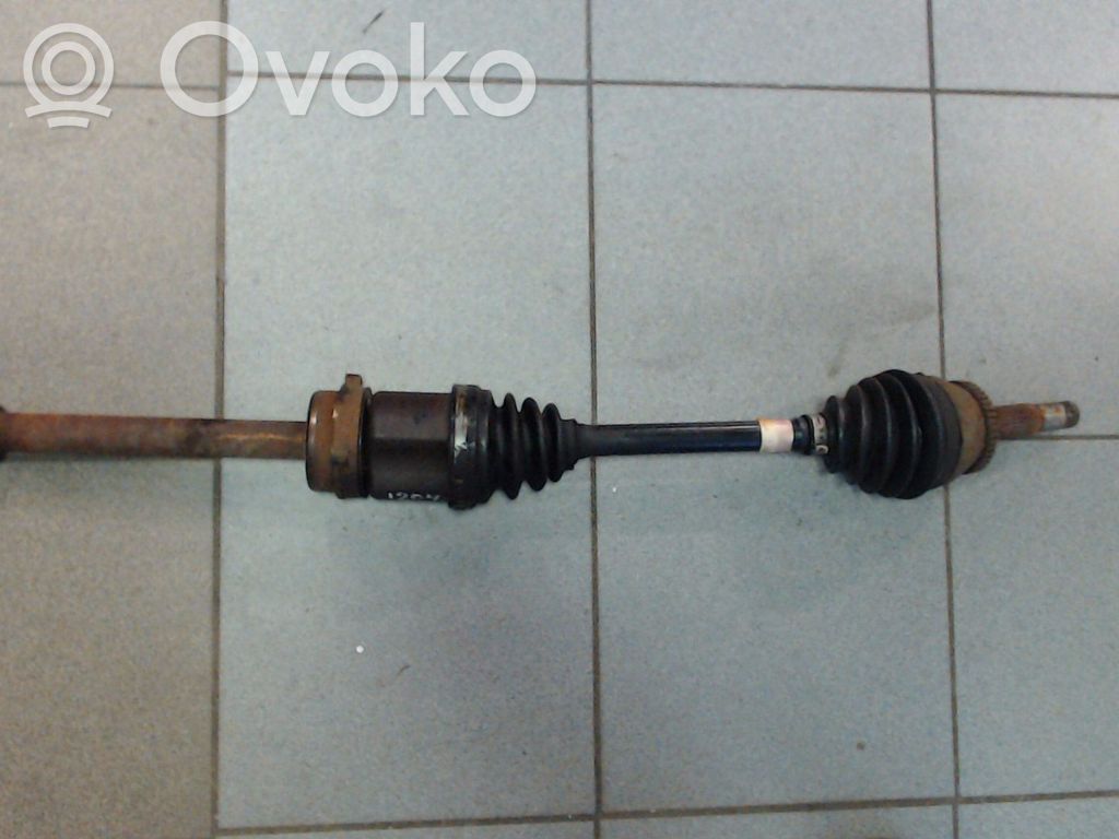 Nissan Almera N16 Priekinis pusašis 
