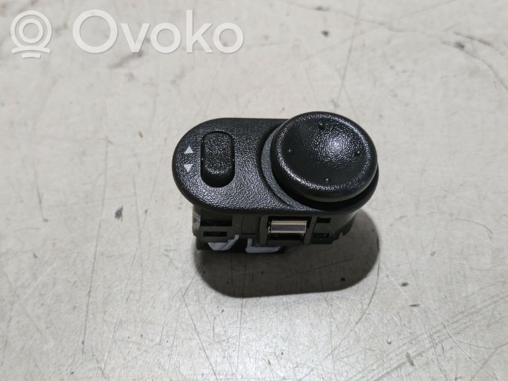 Opel Meriva A Wing mirror switch 