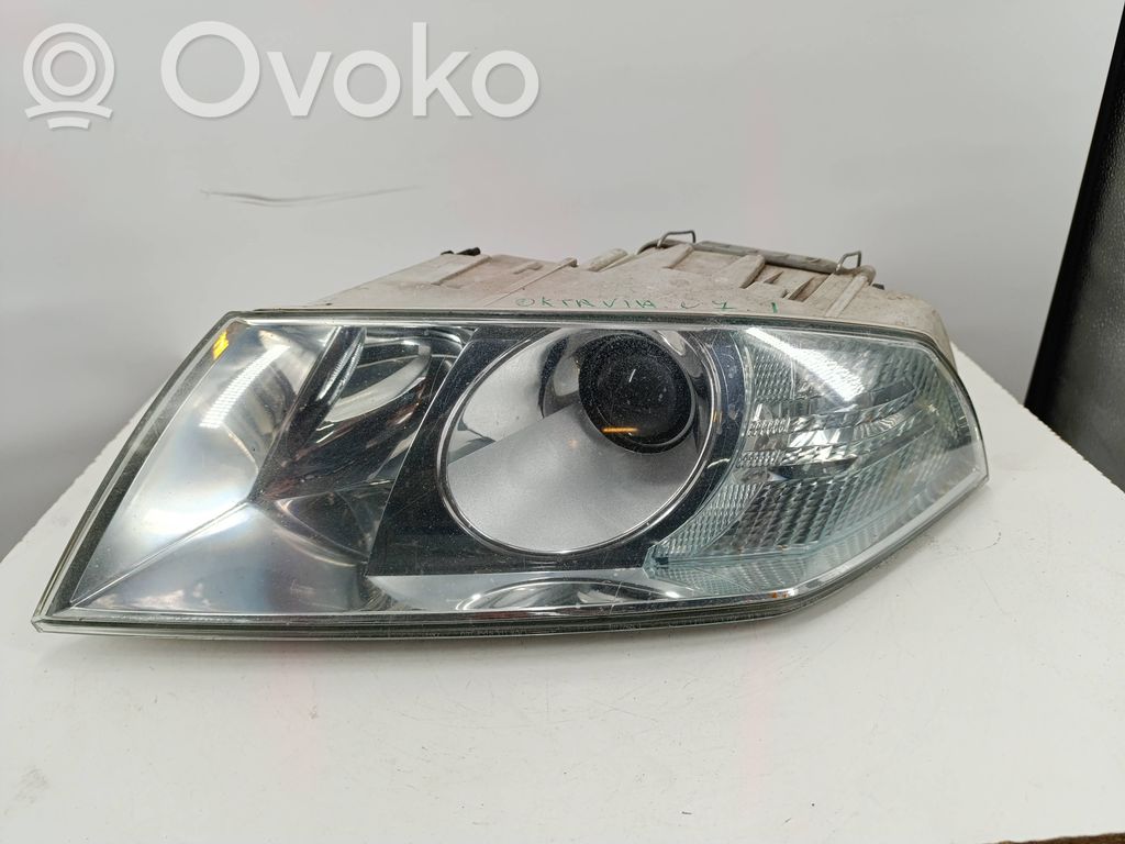 Skoda Octavia Mk2 (1Z) Lampa przednia 