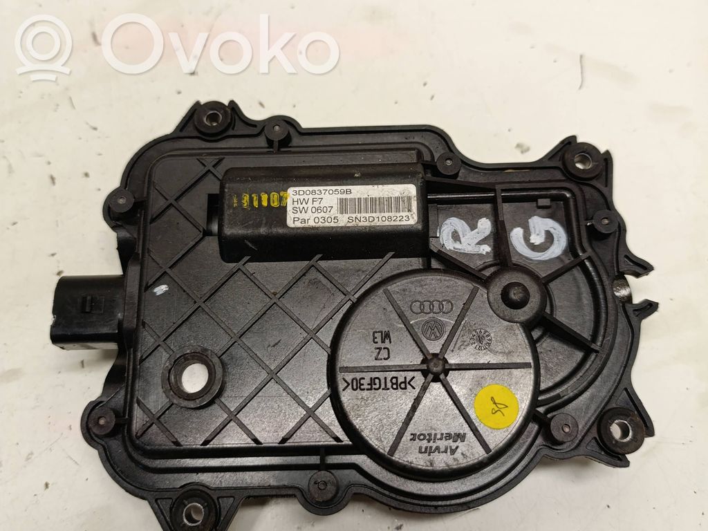 Volkswagen Phaeton Takaoven lukitusmoottori 