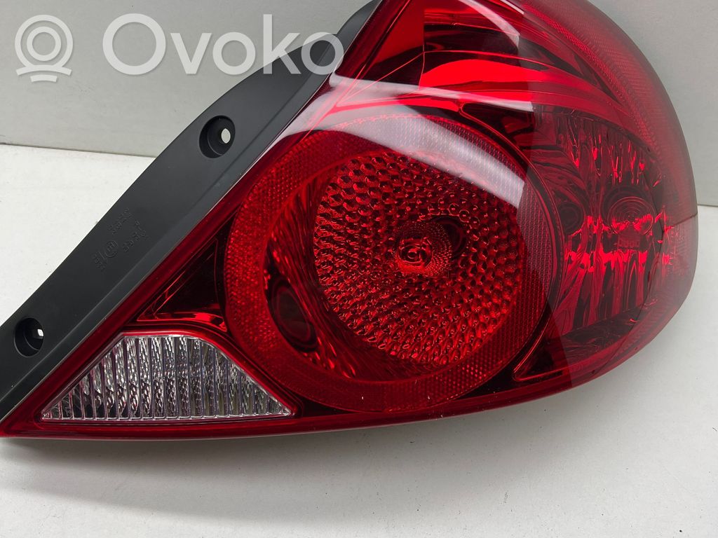 KIA Spectra Aizmugurējais lukturis virsbūvē 