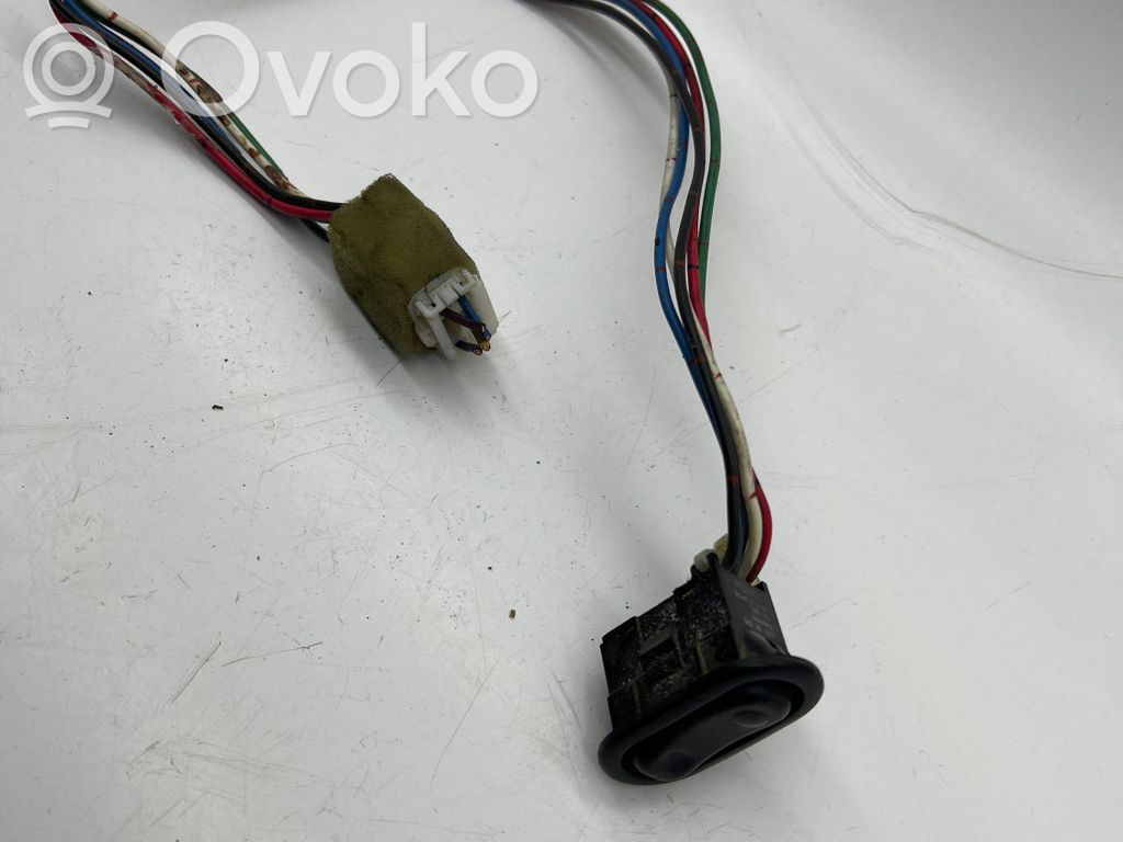 Electric window control switch   2544D4,C8H085,GK2166S70