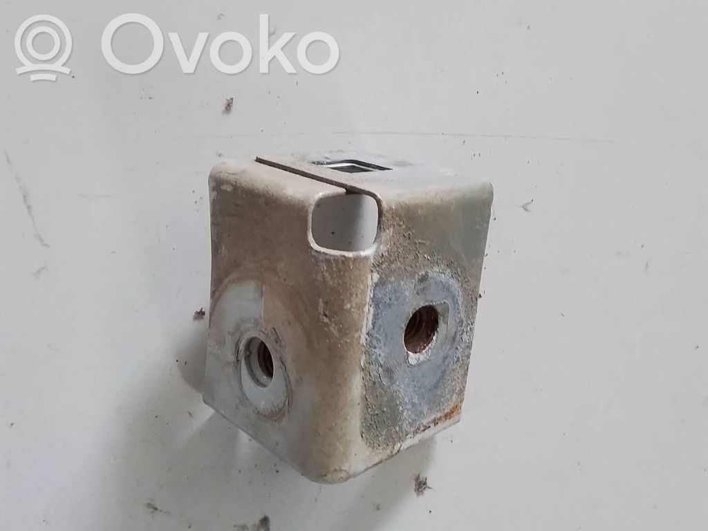 Renault Master III Uchwyt / Mocowanie błotnika przedniego 