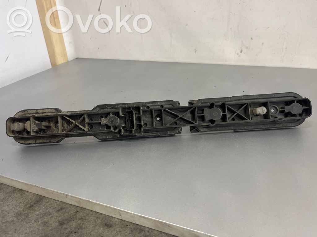 Renault Master III Takavalon polttimon suojan pidike 
