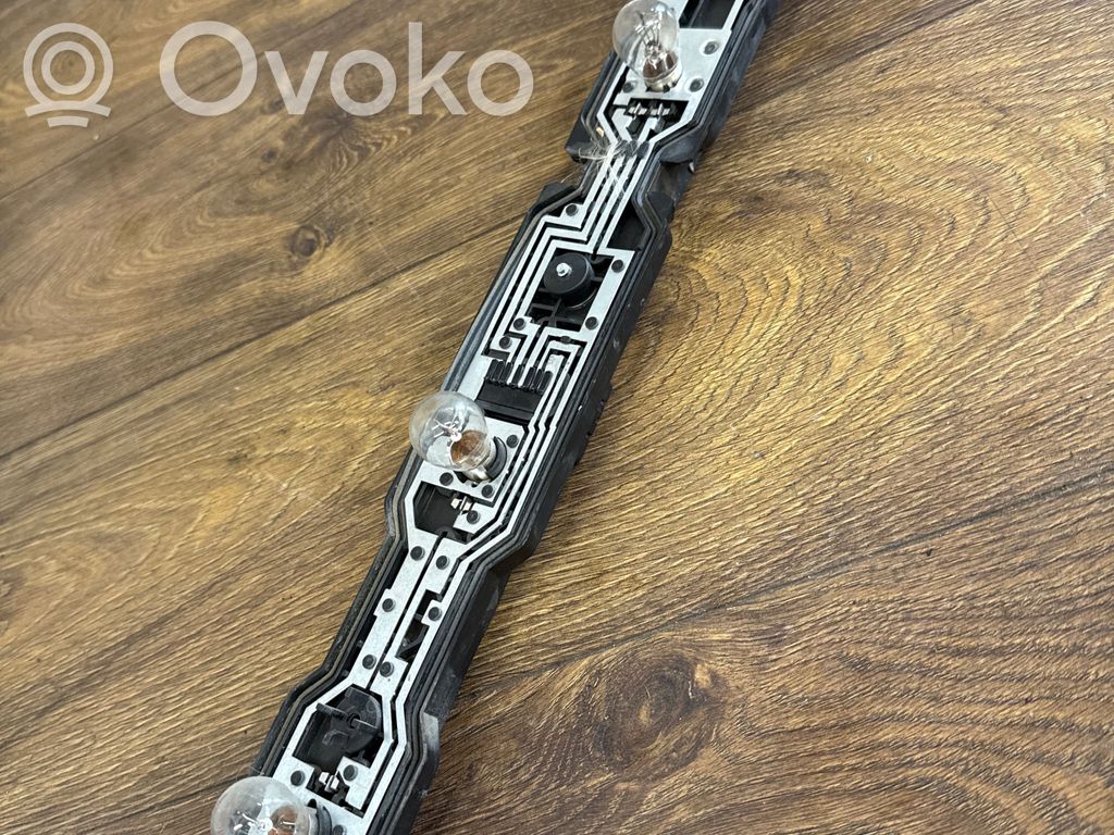 Renault Master III Takavalon polttimon suojan pidike 