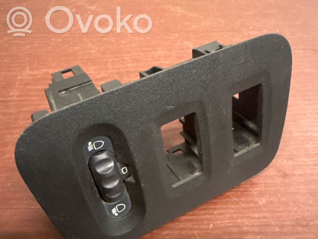 Headlight level height control switch   684950001R