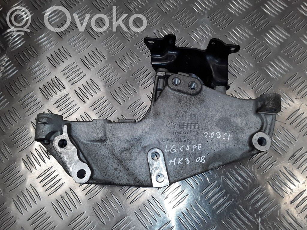 Renault Laguna III Engine mounting bracket 