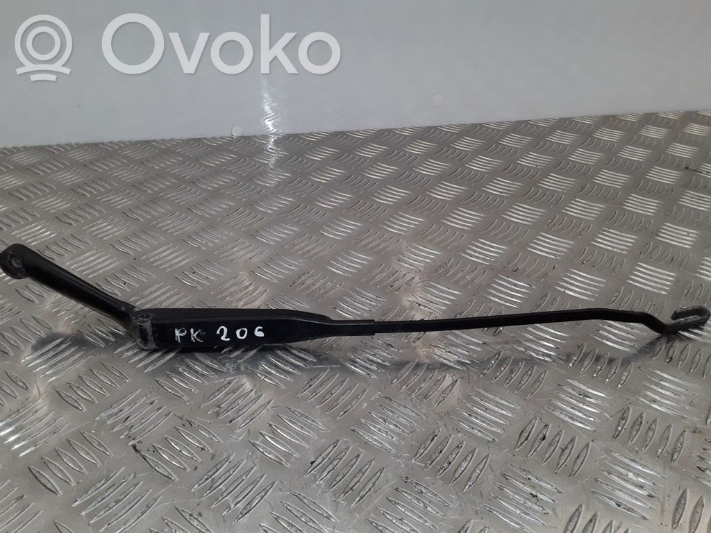 Peugeot 206 Front wiper blade arm 