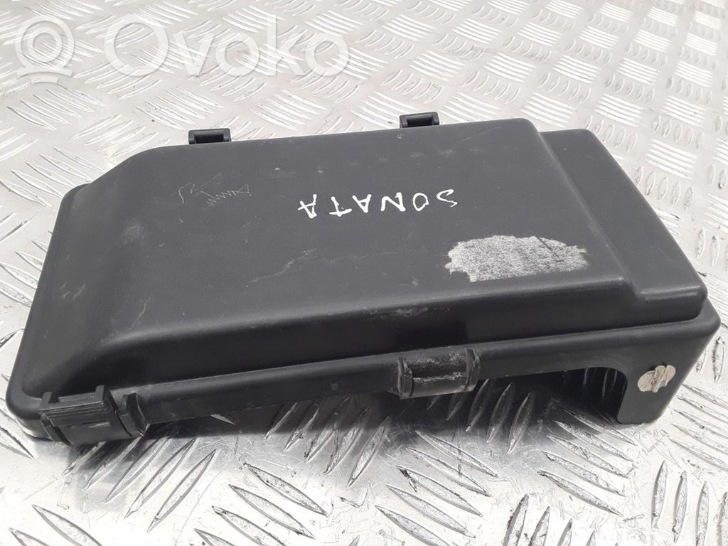 Hyundai Sonata Fuse box cover 