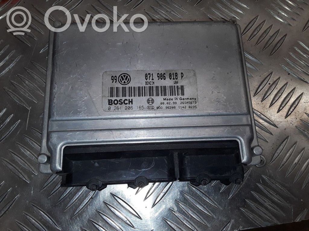 Engine control unit/module   071906018P,0261206165