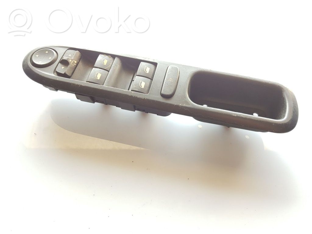Peugeot 407 Electric window control switch 
