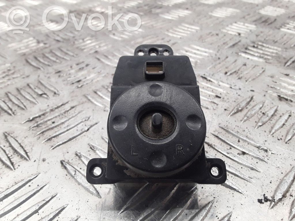 Hyundai Sonata Wing mirror switch 