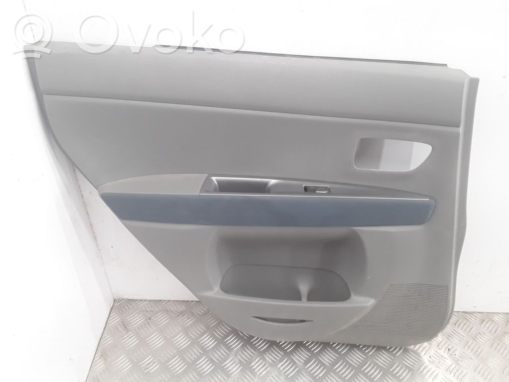 Mazda 2 Takaoven verhoilu 