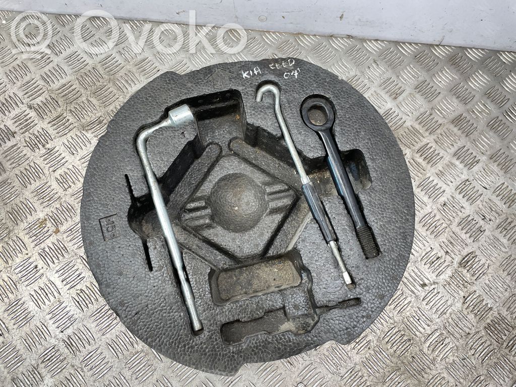 KIA Ceed Tool set 