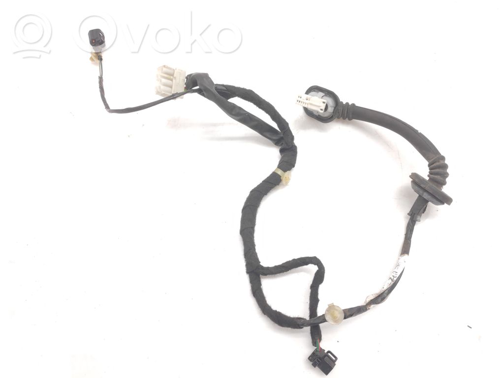 Volvo S40, V40 Priekinių durų instaliacija 