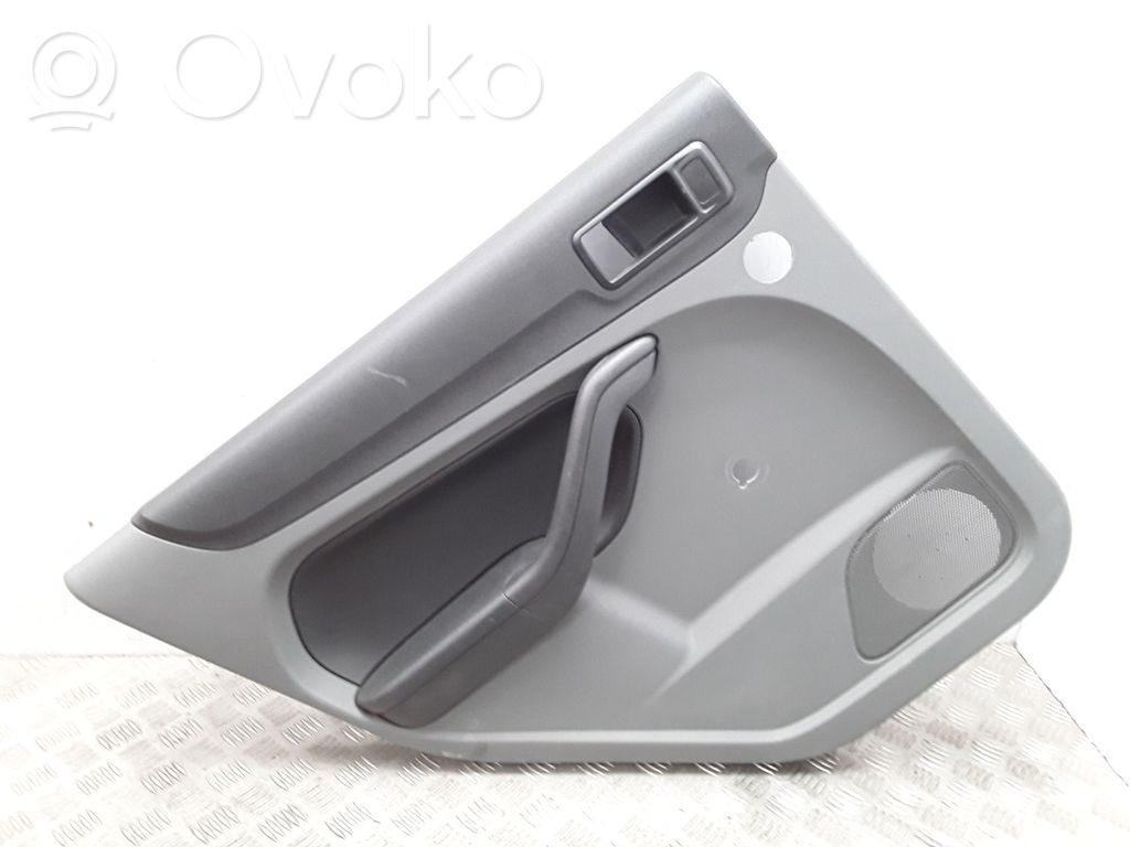 Ford Focus Takaoven verhoilu 
