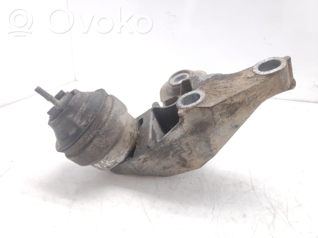 Volkswagen PASSAT B5 Engine mount bracket 
