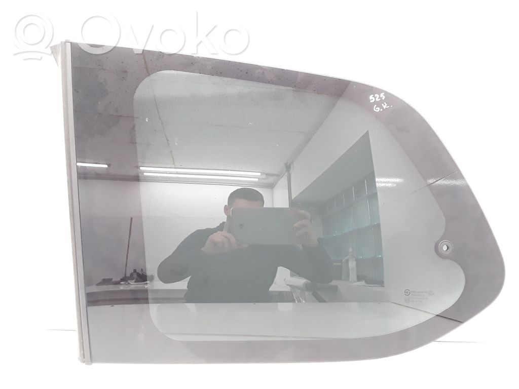 KIA Carnival Rear side window 