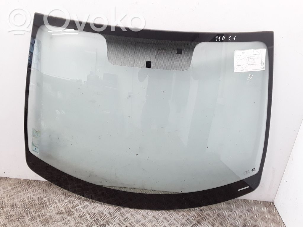 Renault Clio III Front windscreen/windshield window 