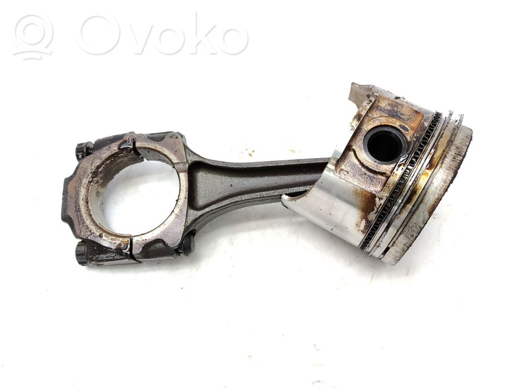 Mazda 929 Stūmoklis su švaistikliu 
