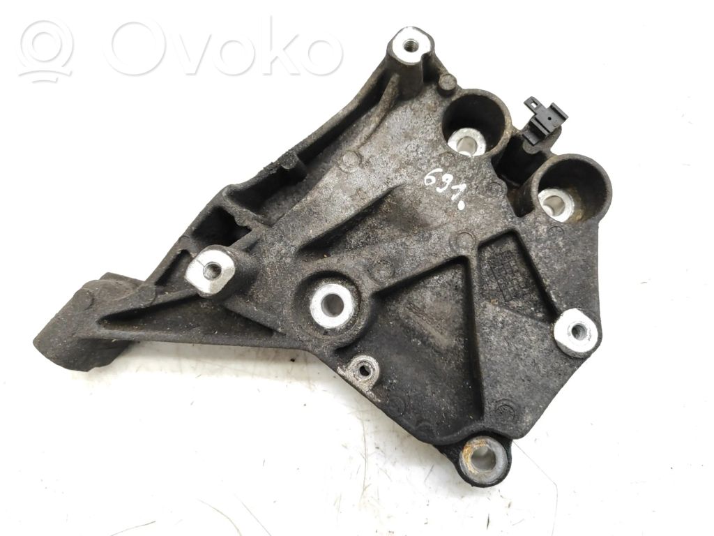 Lancia Delta III Engine mounting bracket 