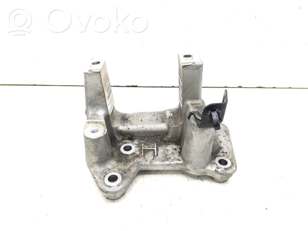 Peugeot 508 RXH Engine mounting bracket 